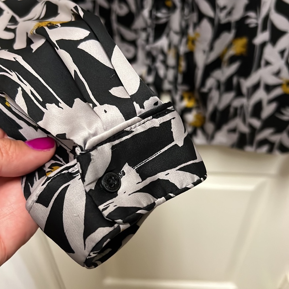 Guess Blouse - Picture 3 of 8
